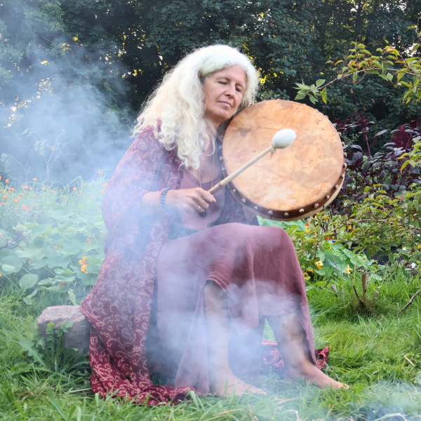 Iben Munk trommerejser Jordens Sang